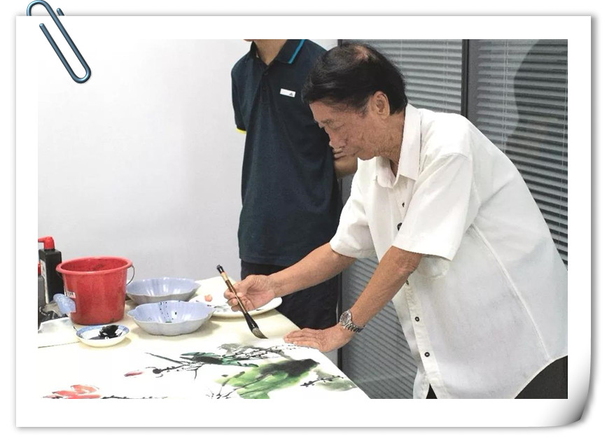 1534816555113109.jpg 進貿通周末|著名國畫大師蒞臨進貿通贈《映日荷花》《紫氣東來》