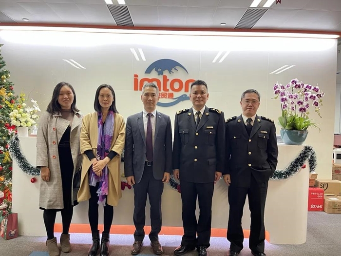 廣州海珠區(qū)科工商信局、海珠海關(guān)領(lǐng)導(dǎo)蒞臨進(jìn)貿(mào)通指導(dǎo)工作